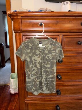 Modern Lux Camo Lace-Up T-Shirt XS Green Camouflage Short Sleeve Top